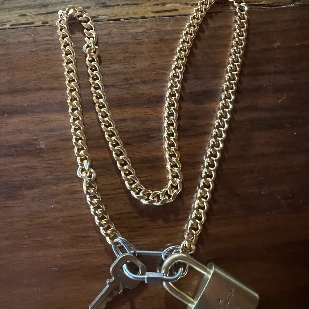Louis Vuitton Gold Chain Necklace with Padlock no 302 - Picture 10 of 11